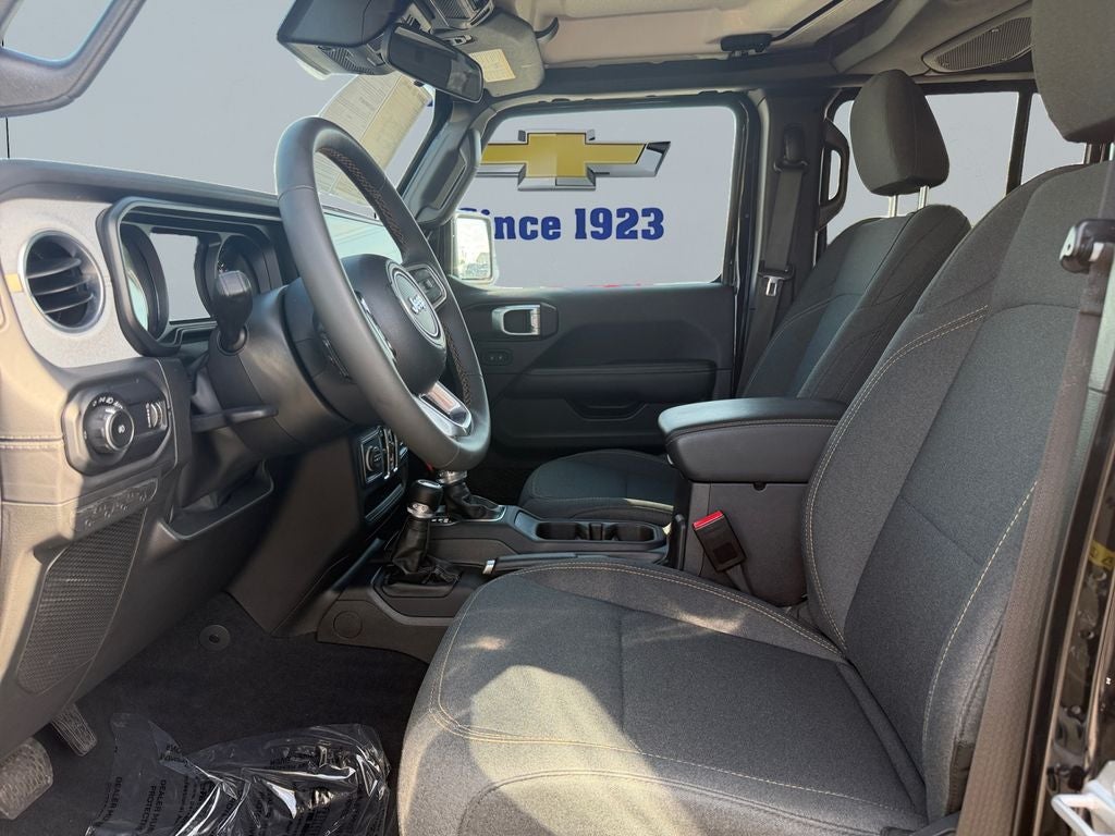 2025 Jeep Wrangler 4-Door Sahara 4x4