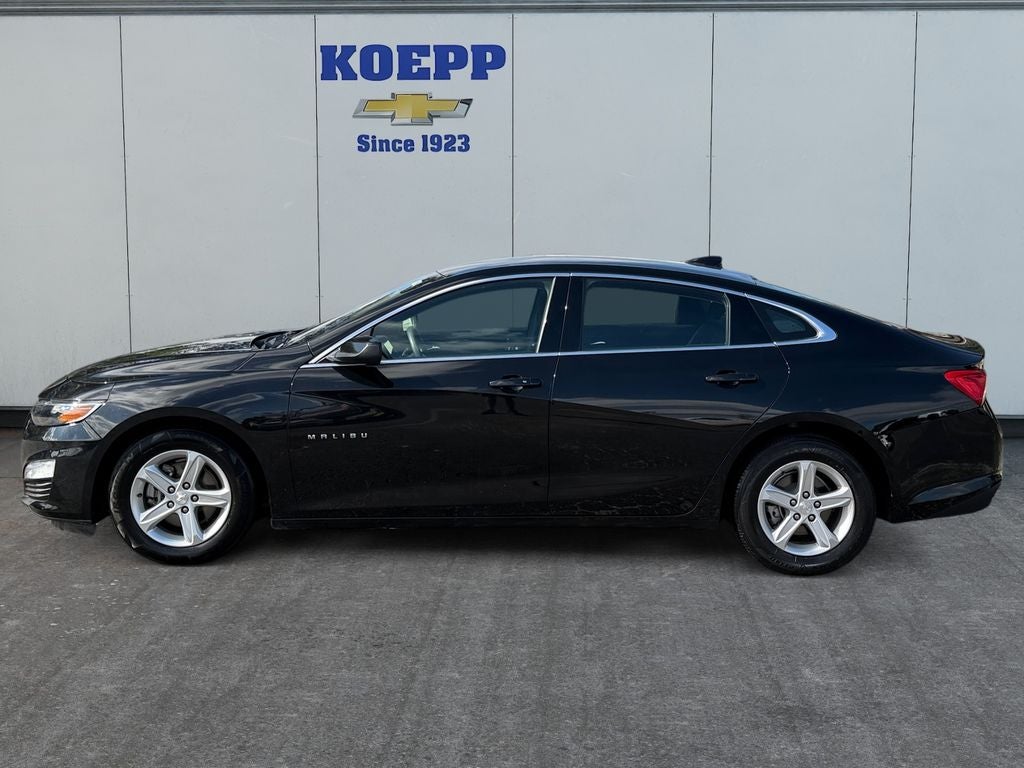 Used 2023 Chevrolet Malibu 1LT with VIN 1G1ZD5ST3PF232446 for sale in La Vernia, TX