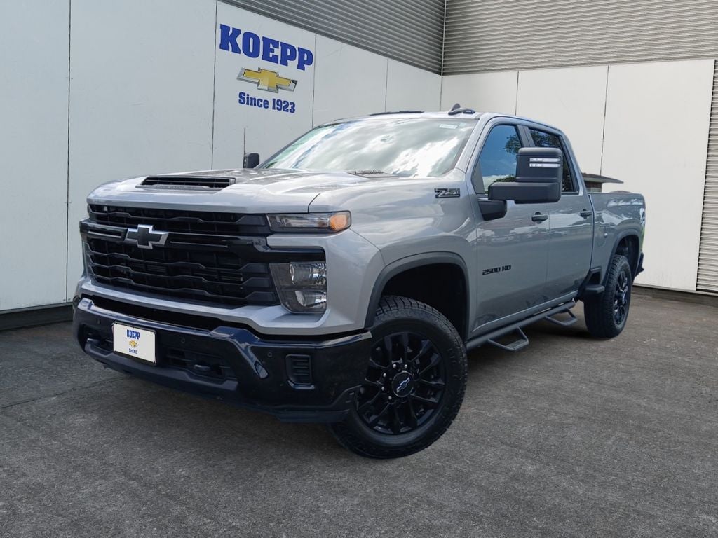 2025 Chevrolet Silverado HD Custom 4WD Crew Cab Standard Box's photo