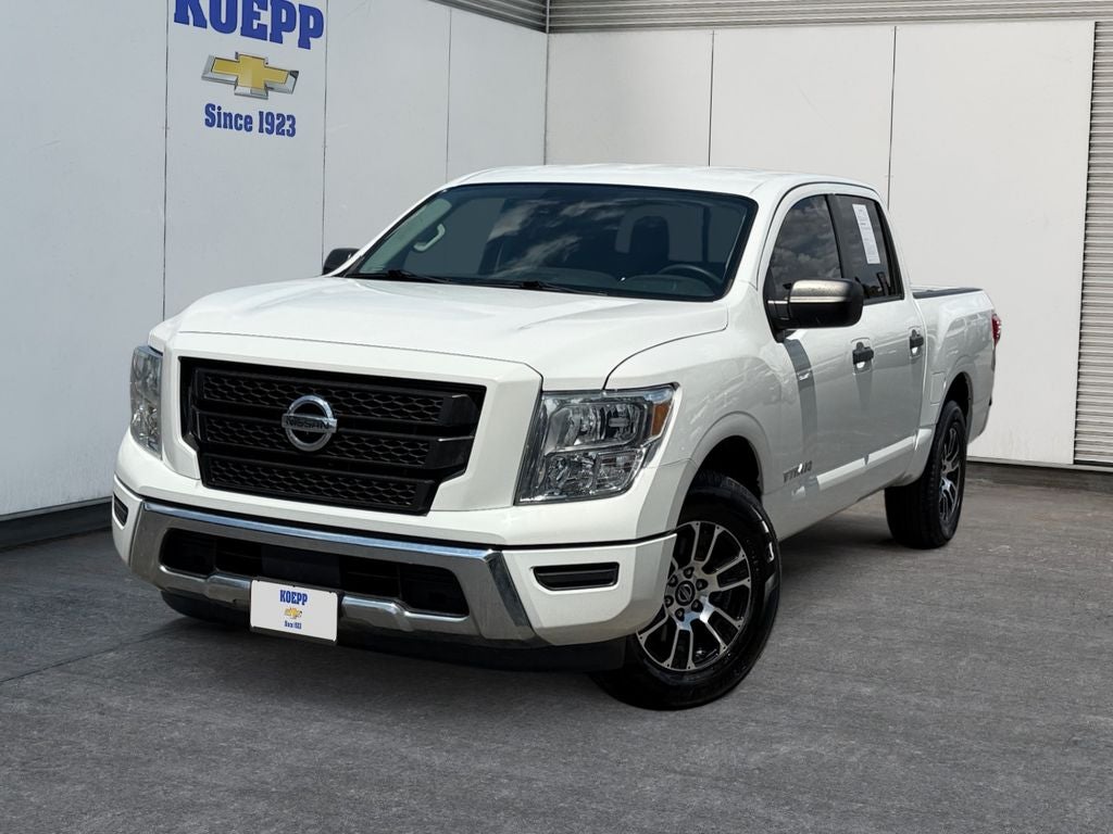 2022 Nissan TITAN Crew Cab SV 4x2