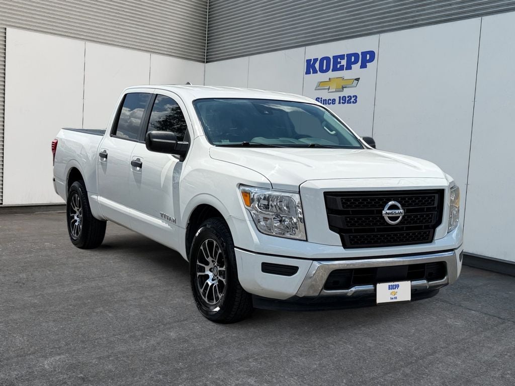 2022 Nissan TITAN Crew Cab SV 4x2
