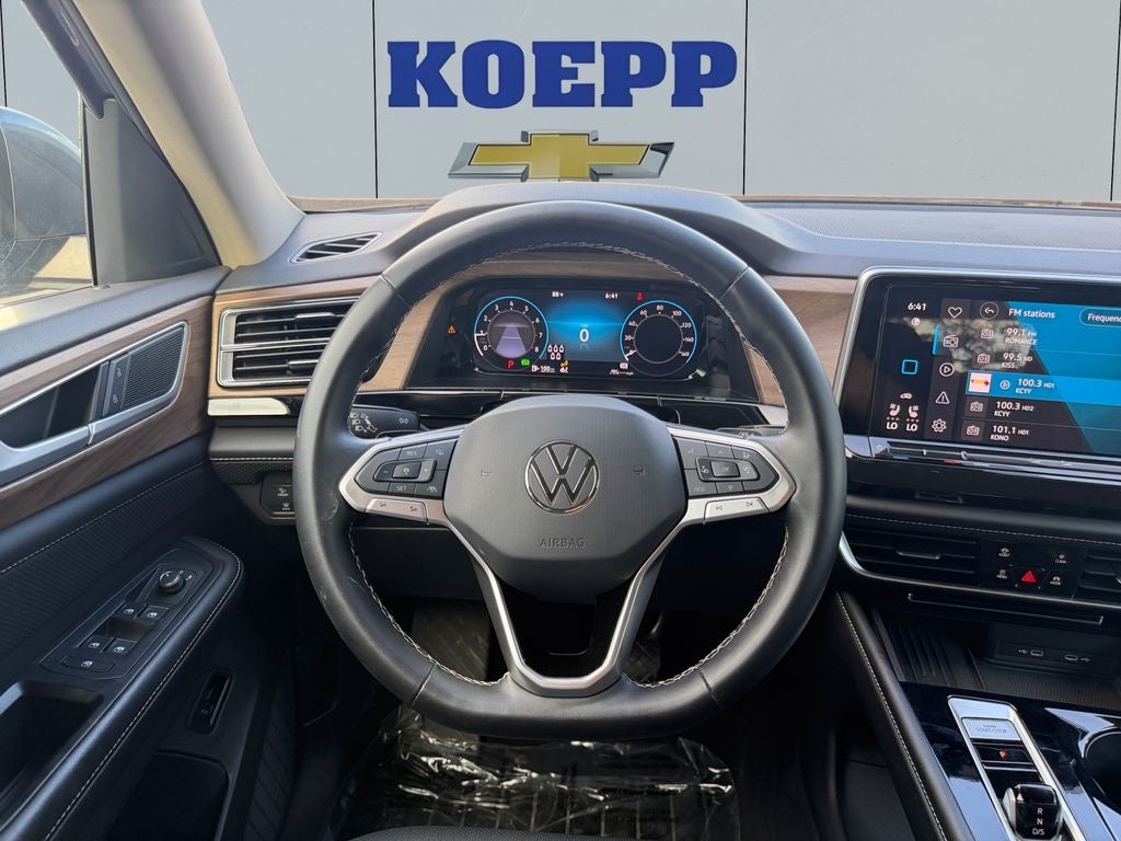 2025 Volkswagen Atlas 2.0T SE w/Technology