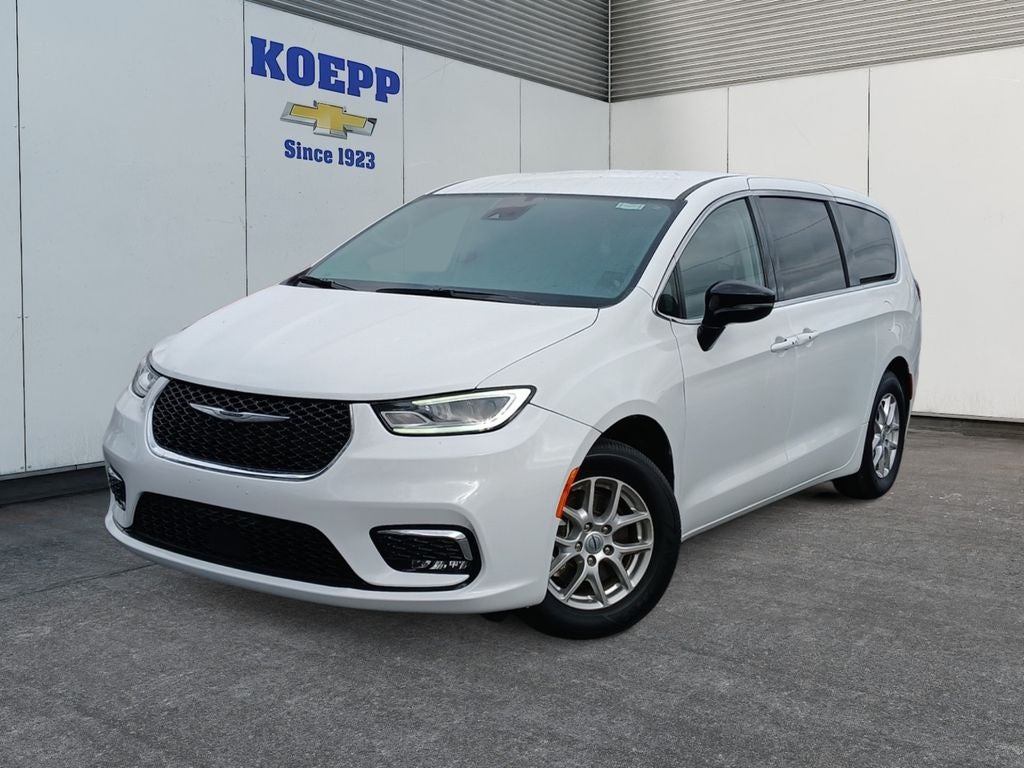 2024 Chrysler Pacifica Touring L