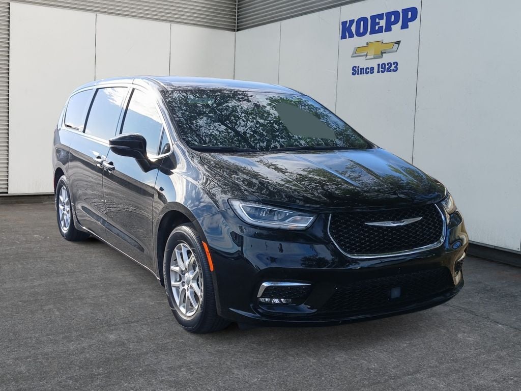 2025 Chrysler Pacifica Select