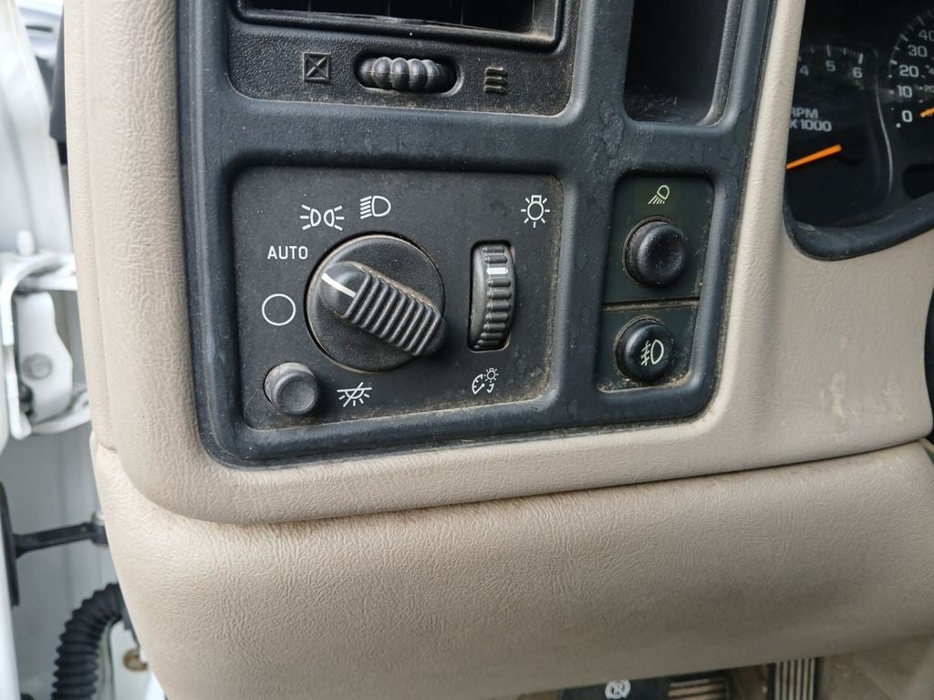 2004 Chevrolet Silverado 1500 LS