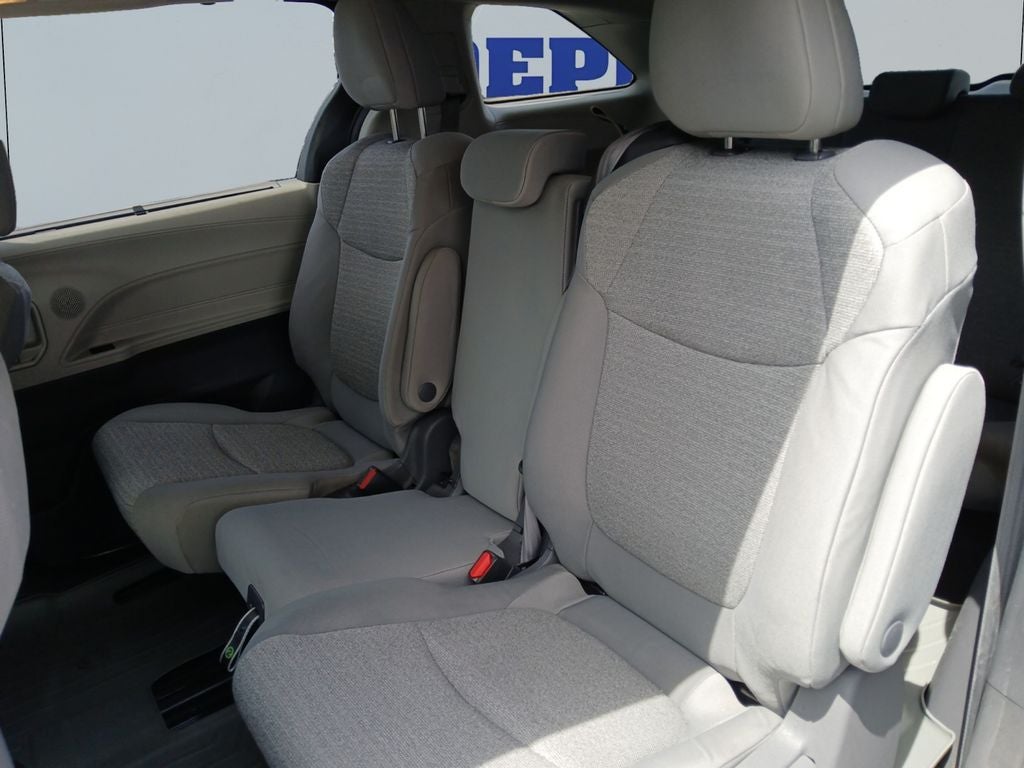2021 Toyota Sienna LE