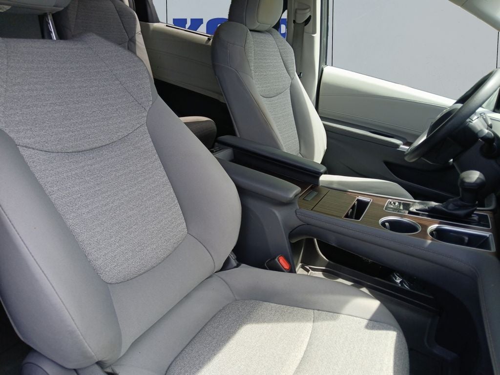 2021 Toyota Sienna LE