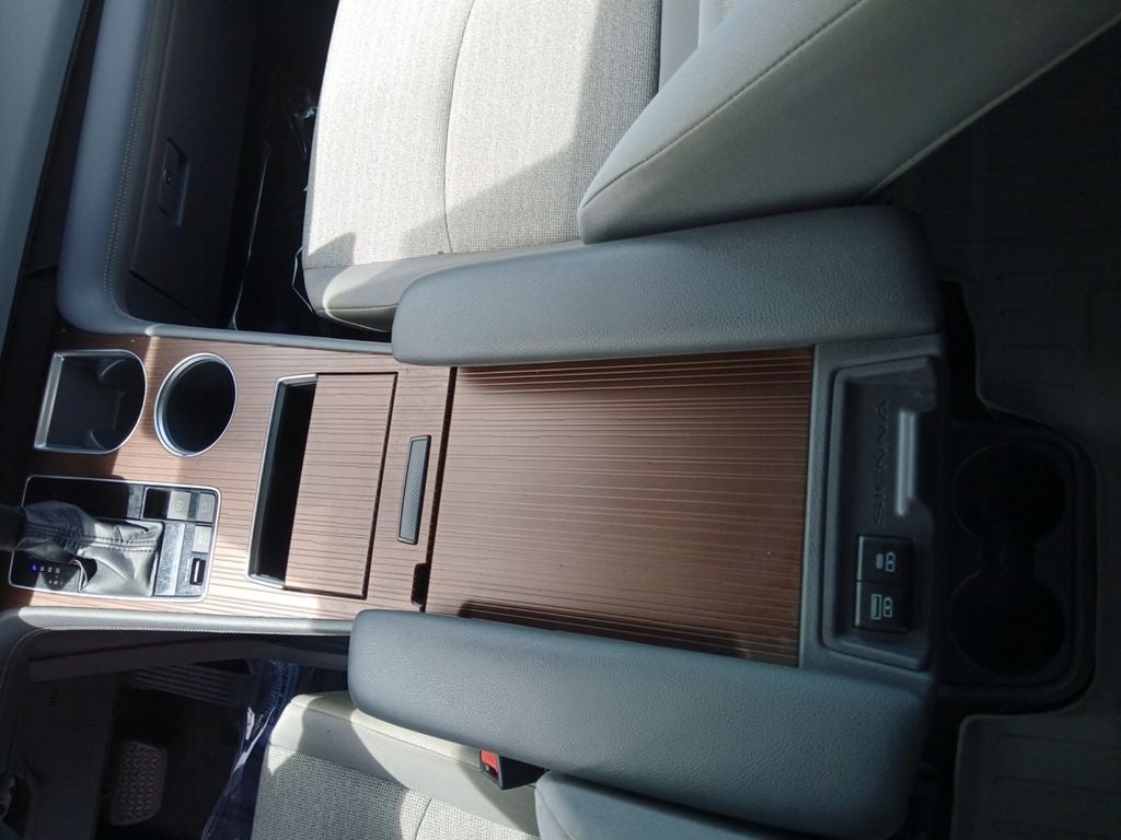 2021 Toyota Sienna LE