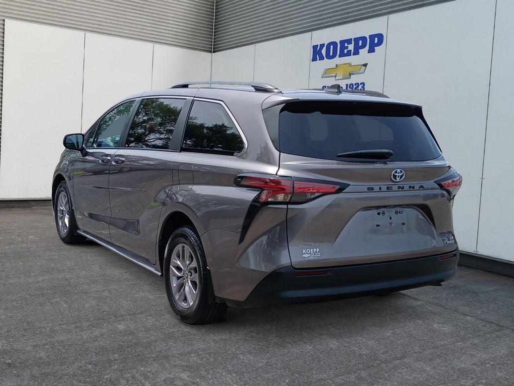 2021 Toyota Sienna LE