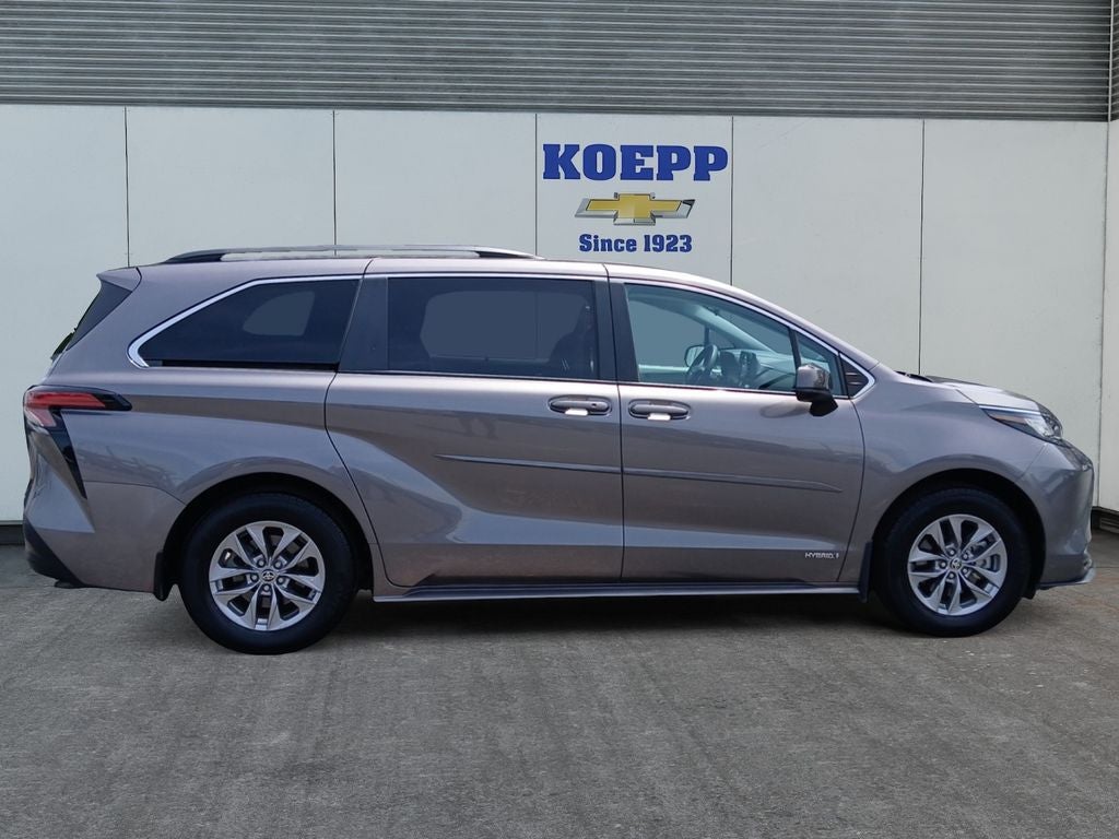 2021 Toyota Sienna LE
