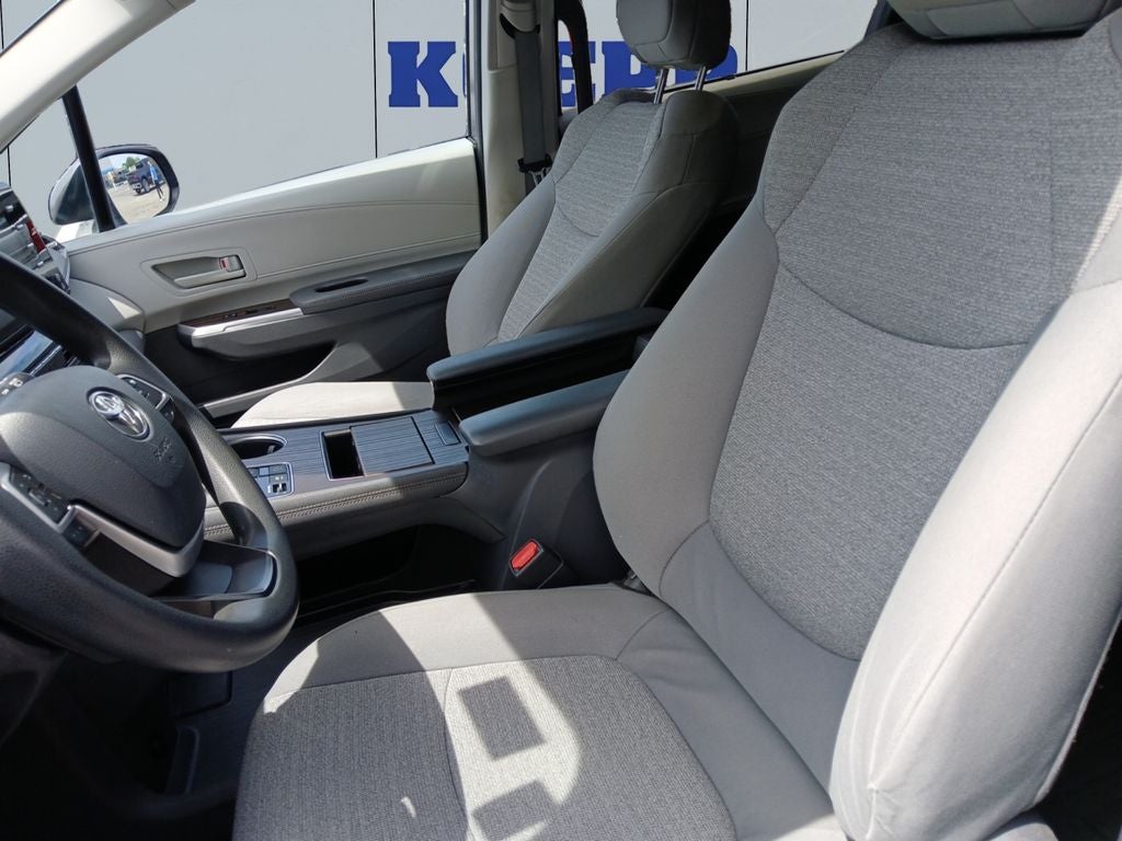 2021 Toyota Sienna LE